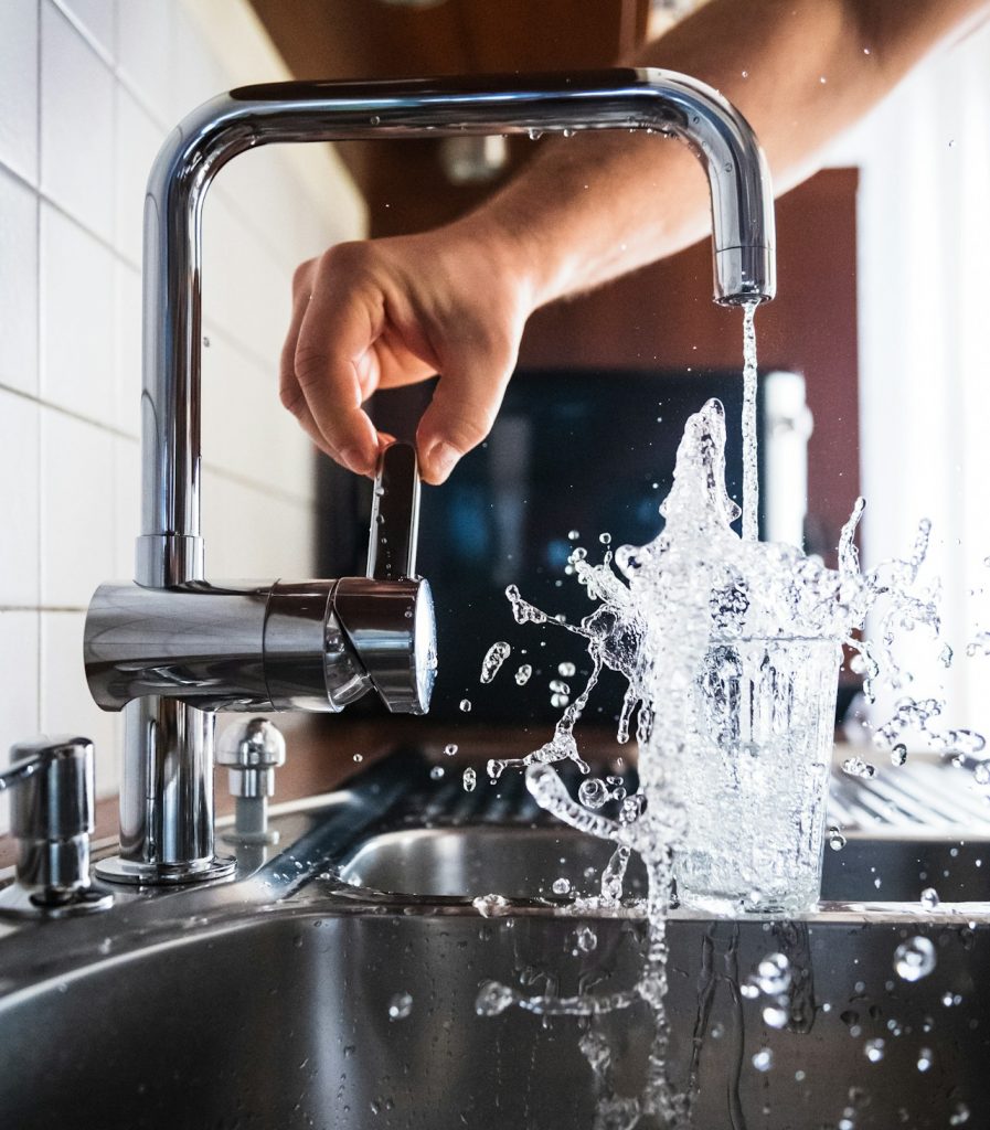 Photo 1542013936693 884638332954 E1758721980391 897x1024